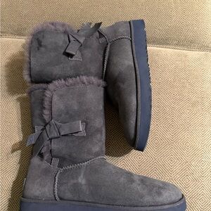 UGG Classic Knot Genuine Shearling Lined Short Imperial Blue Size 8.5 #M1016416